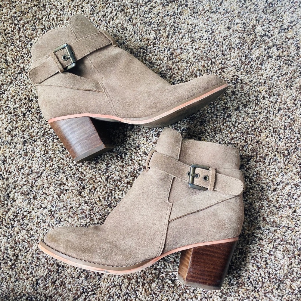 Sole Society booties in taupe size 6